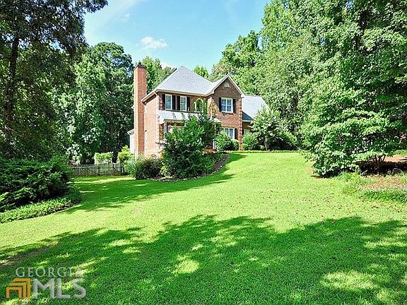 2nd image of 490 Mapledale Trl