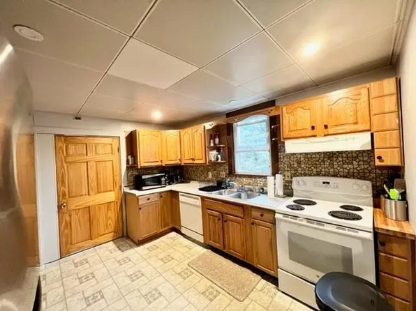 10 Hammond St #B, Newport, RI 02840