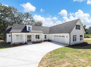 938 Golden Meadows Ln, Loganville, GA 30052