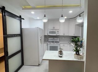 7910 Taft St #211, Pembroke Pines, FL 33024