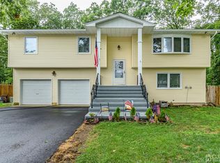 374 Trenton Ave N, Bayville, NJ 08721