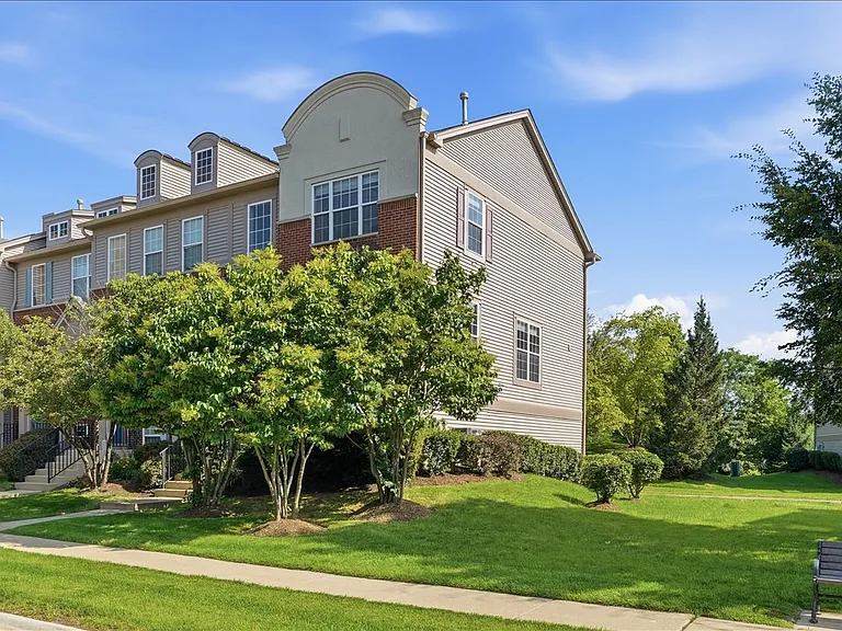 1644 Station Park Dr — Photo 2