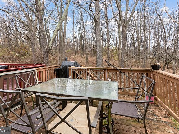 5th image of 32 Cottonwood Ct