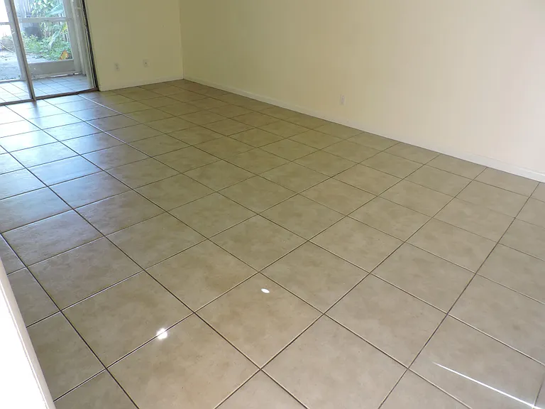 8599 Crater Ter — Photo 2
