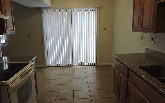 4th image of 840 Dighton Ln