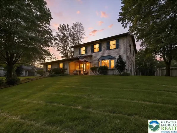 3525 Skyline Dr, Bethlehem, PA 18020