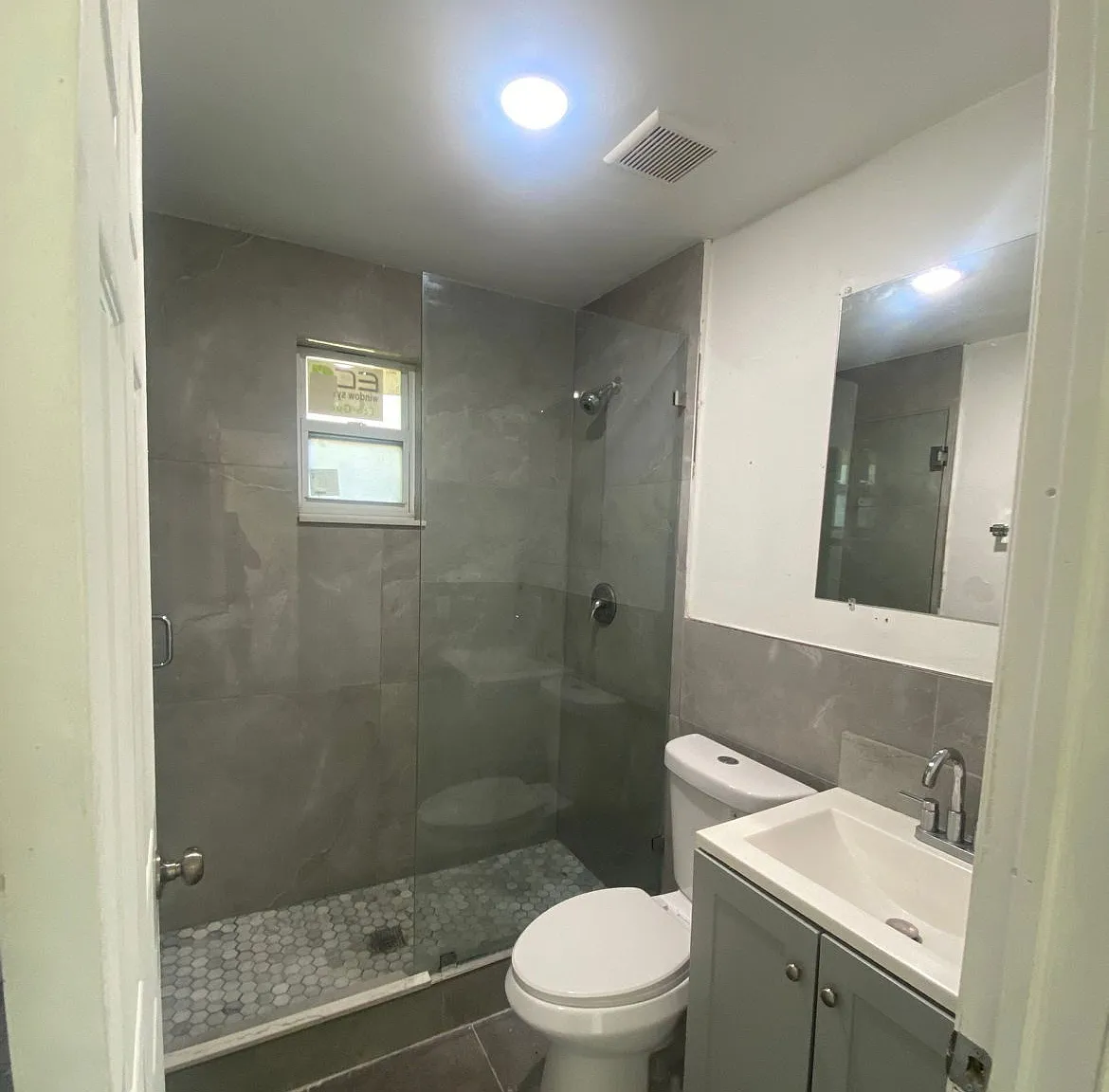 3 bed, 1.0 bath, $2,600 — Photo 2