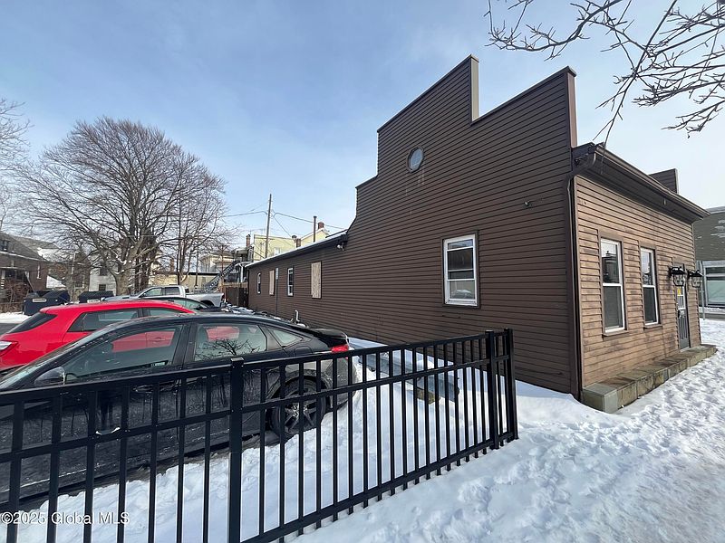 4th image of 197 Remsen Street