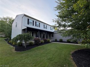 8120 Daventree Dr, Brecksville, OH 44141