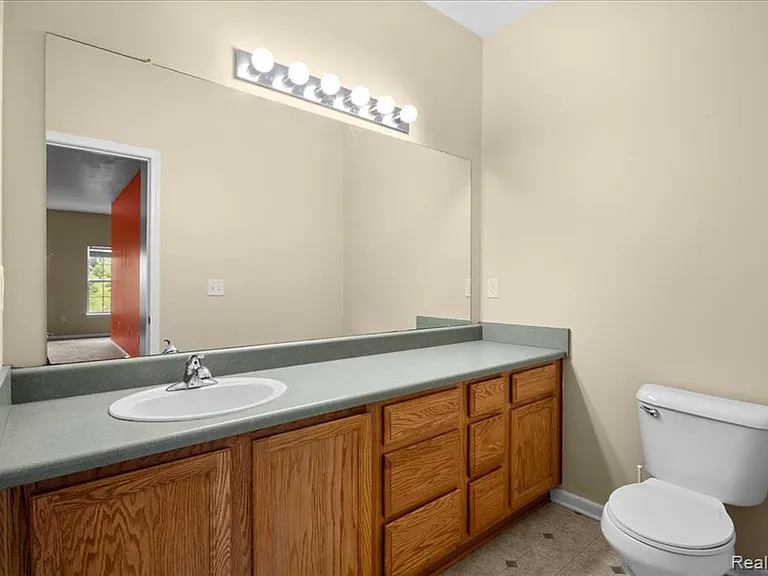 22684 Goddard Rd — Photo 13