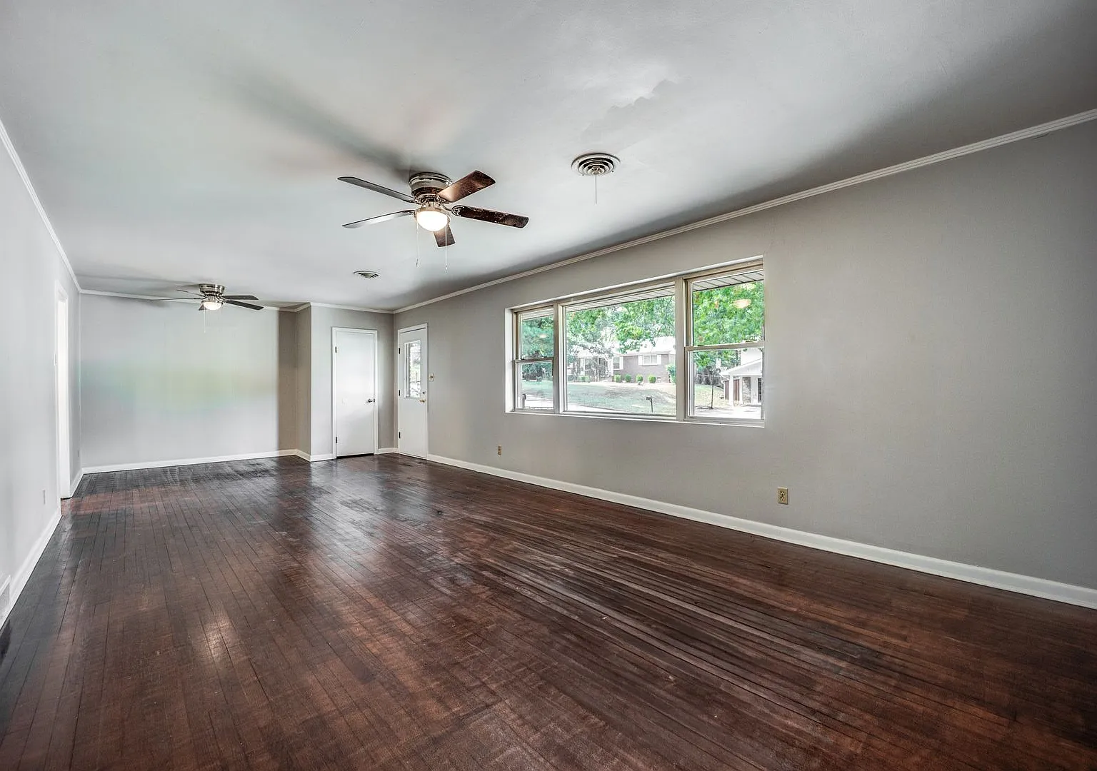 Move-In Special: 1st Month Free Freshly Updated 3 Bedroom House — Photo 4