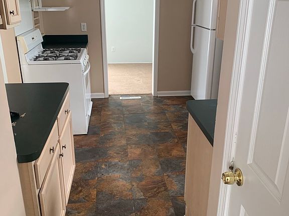 5th image of 8326 Fernhill Ave #1