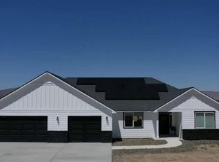 321 W Ponderosa Dr, Yakima, WA 98903