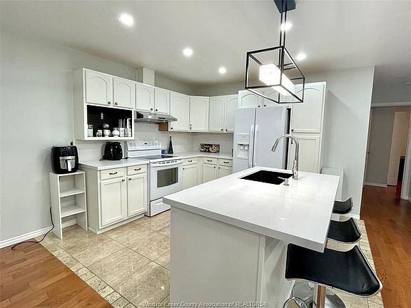 5th image of 4140 Saint Clair Ave
