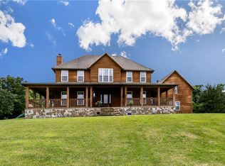 14100 Lake Point Dr, Lowell, AR 72745
