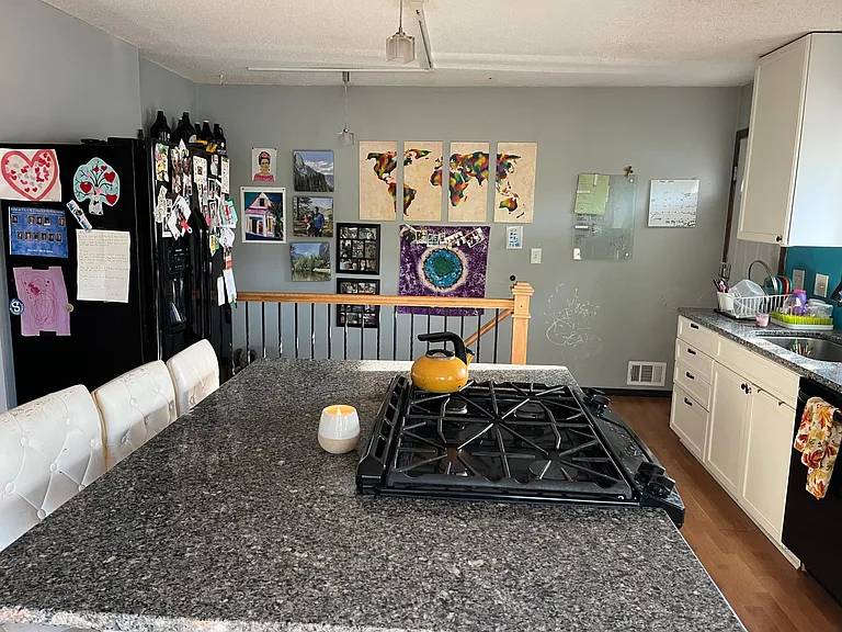 623 Spring St NE — Photo 3