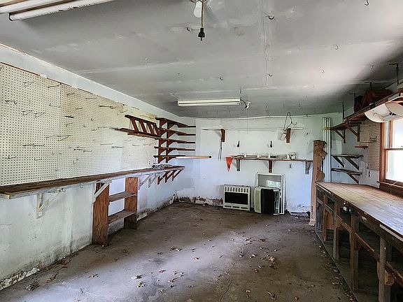 5th image of 301 Grove St