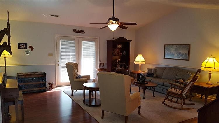 2nd image of 20 Valley Dale Dr