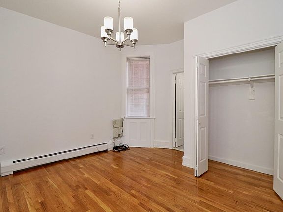 Bedroom (1/2)