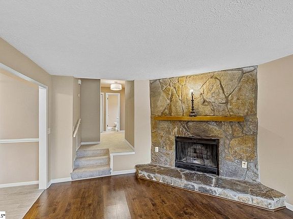 5th image of 124 Nottingham Ln