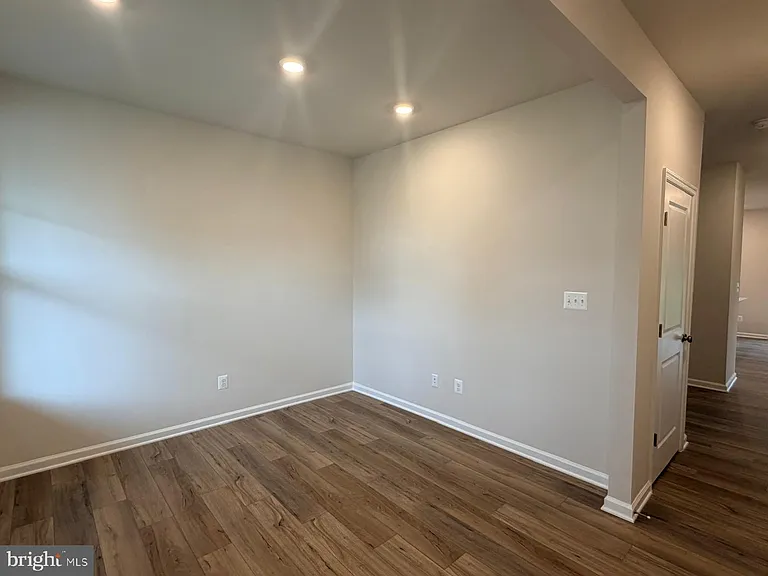 19 Forest Grove Ave — Photo 7