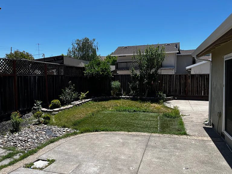 348 Los Pinos Way — Photo 11