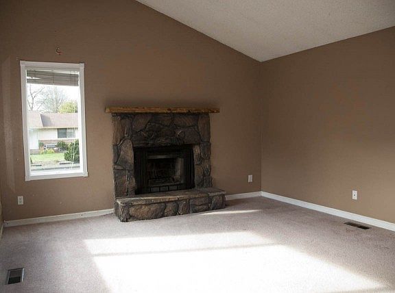 3rd image of 1523 NE Kennedy Ln