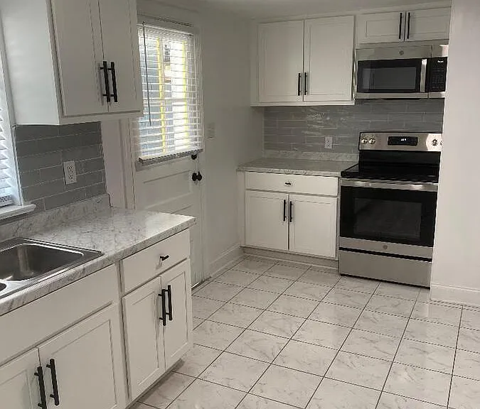 415 Singletary St SE #A — Photo 2