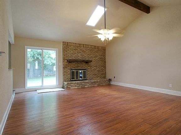2nd image of 820 Kings Canyon Dr