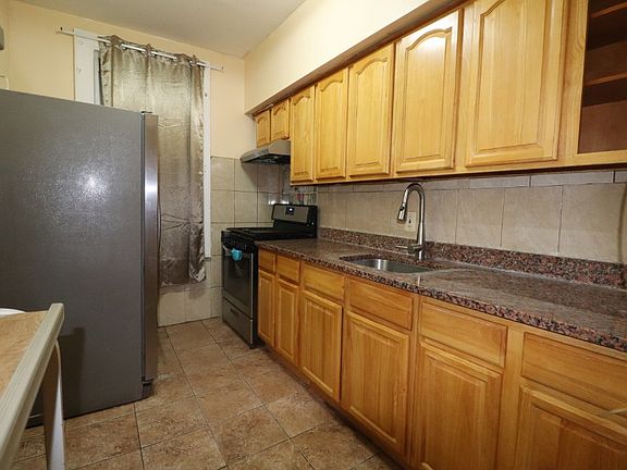 3rd image of 8733 16th Ave #1