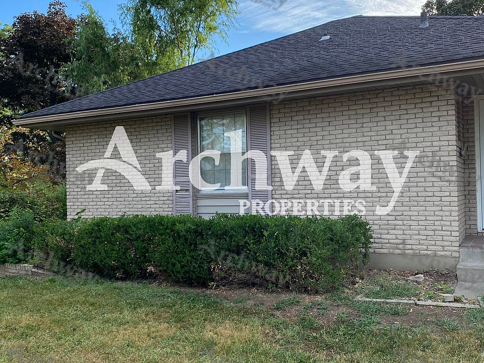 Welcome home to 3837 S Woodland Ave!