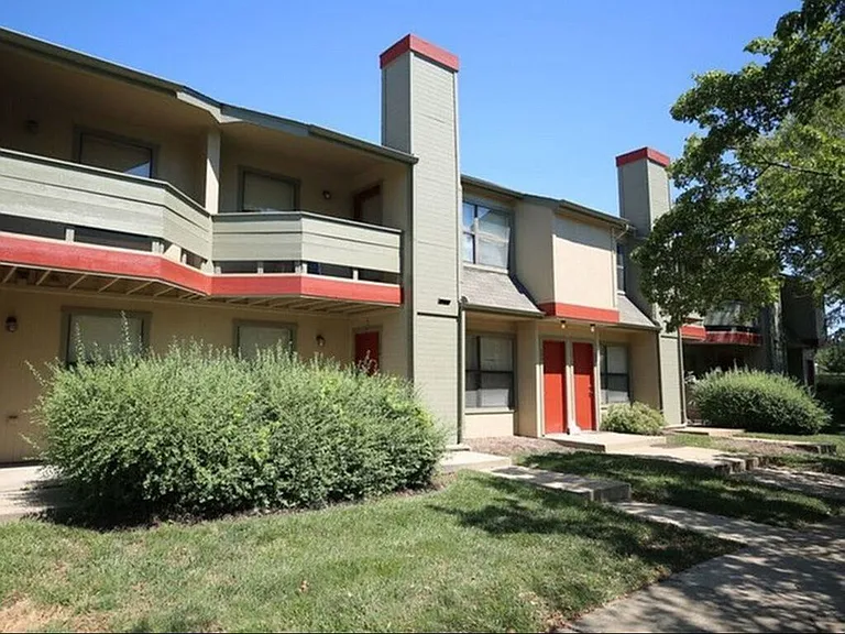 Stonehaven Apartments — Photo 26