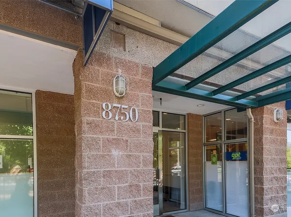 8750 Greenwood Avenue N #S303, Seattle, WA 98103