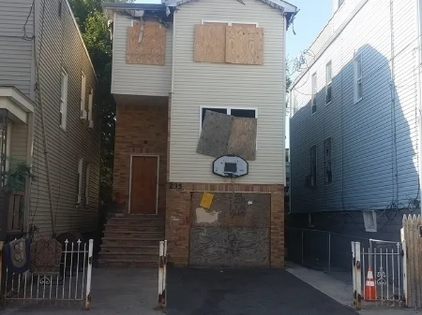 235 21st St, Irvington, NJ 07111