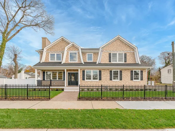 502 S Wellwood Avenue, Lindenhurst, NY 11757