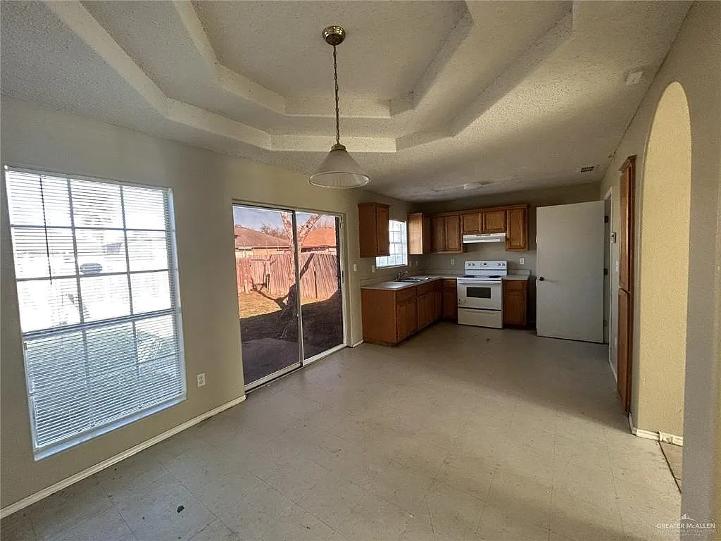 3 bed, 2.0 bath, 1184 sqft, $1,350 — Photo 4