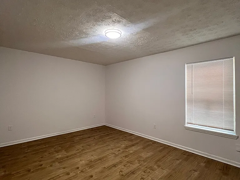 1723 W Kentucky St — Photo 11