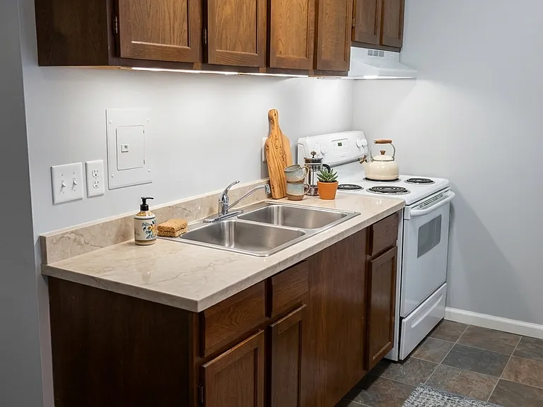 409 W Doty St #1 — Photo 4