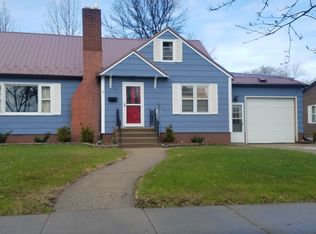 517 Kittson Ave, Grafton, ND 58237