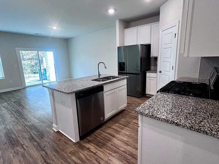 408 Hillrock Ct — Photo 12