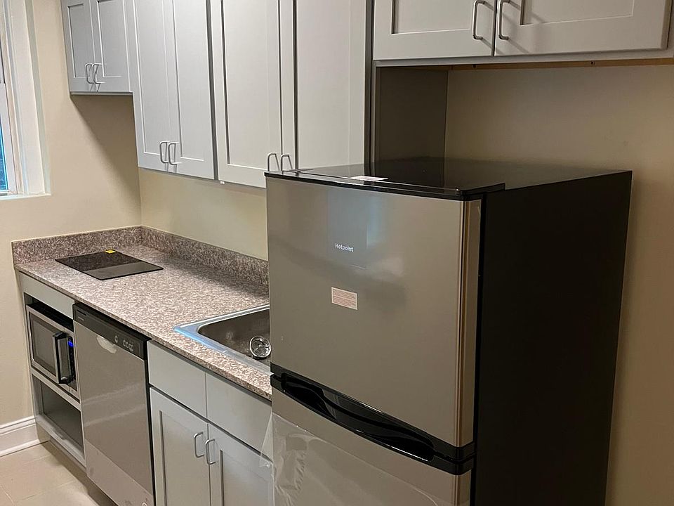 1st image of 1206 W Franklin St APT 8