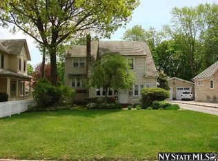 62 Penataquit Pl, Huntington, NY 11743
