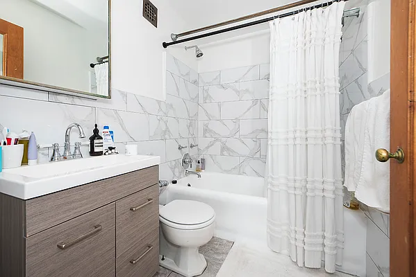 Rented by R New York | media 11