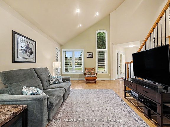 4th image of 179 Sandra Cres