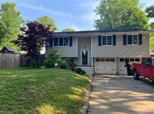 6200 Maxwell Dr, Madison, OH 44057