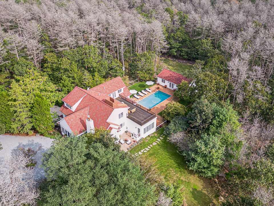 1st image of 1129 Old Sag Harbor Rd