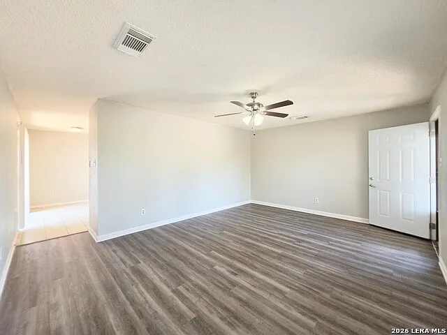 3 bed, 2.0 bath, 1056 sqft, $1,550 — Photo 3