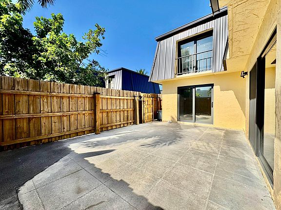 4th image of 2362 Waterside Drive #2362