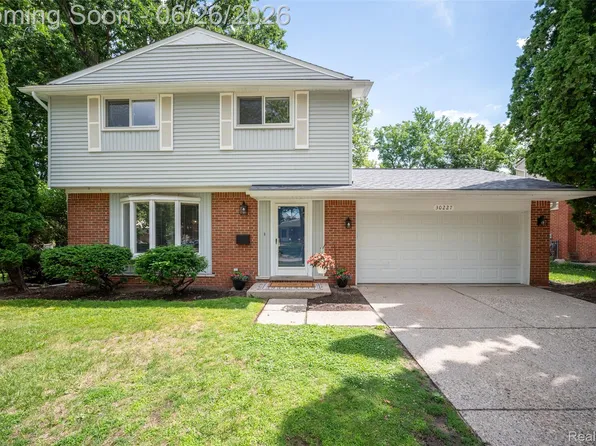 30227 Stockton Ave, Farmington Hills, MI 48336