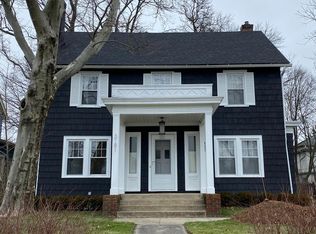 3181 Scarborough Rd, Cleveland Heights, OH 44118